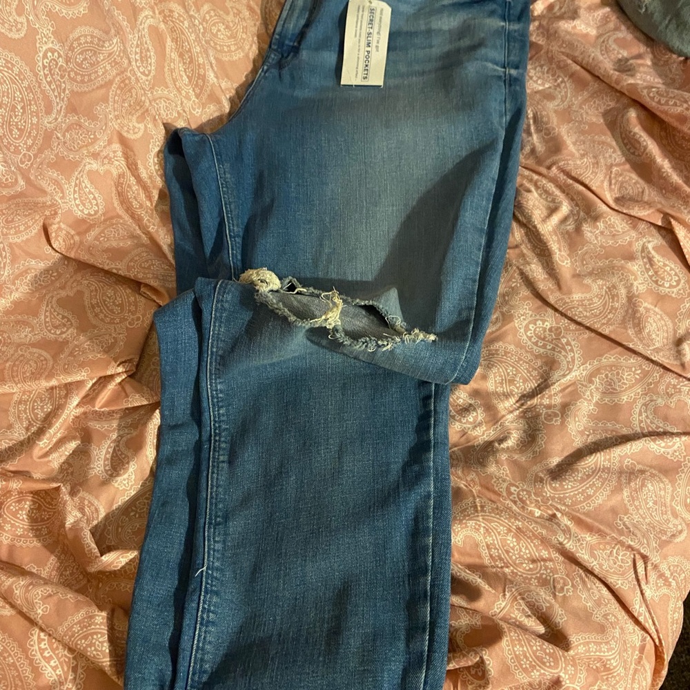 Jeans - Picture 2 of 3